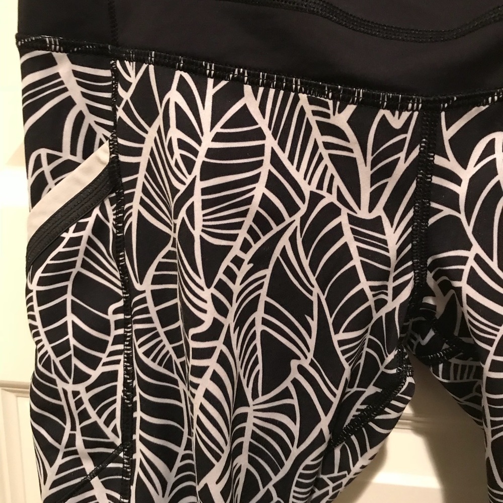 Lululemon Run a Marathon Crop - Picture 5 of 7
